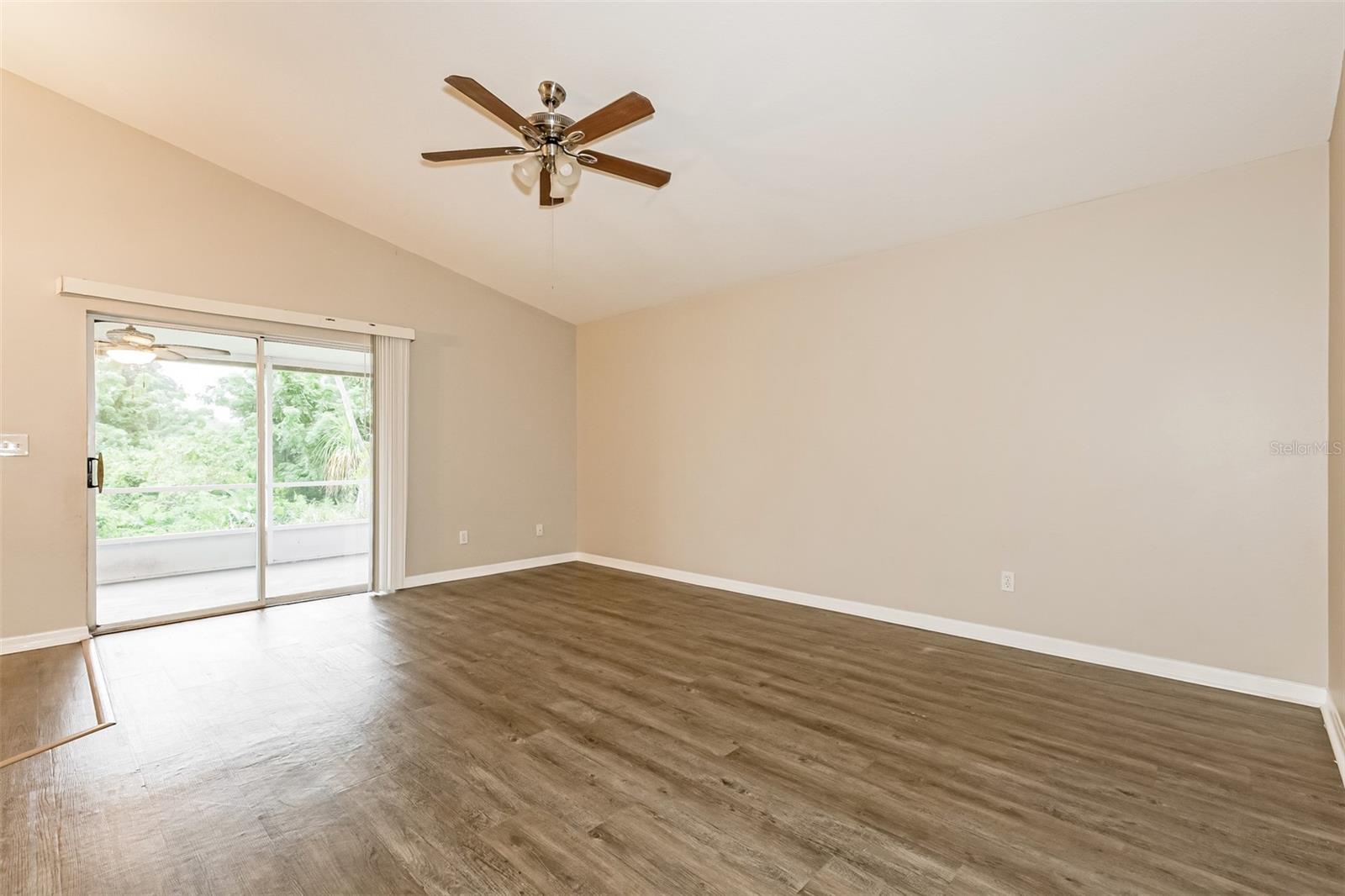 823 ROCKY MOUNTAIN CT — photo 5