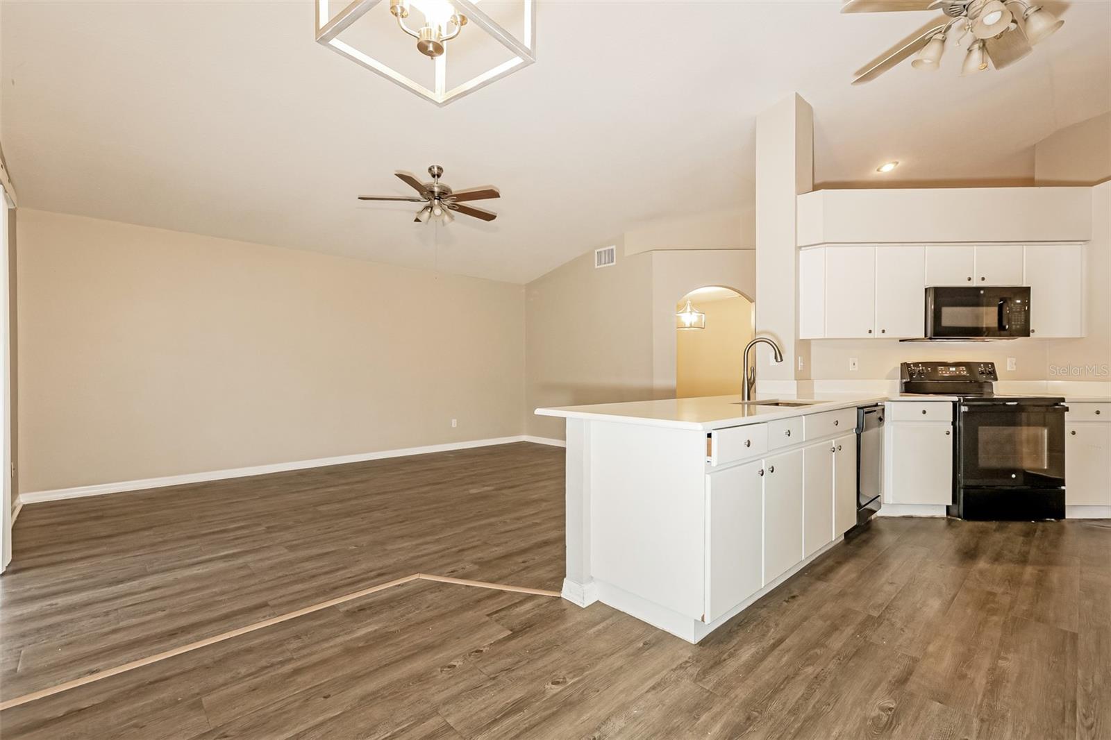 823 ROCKY MOUNTAIN CT — photo 8