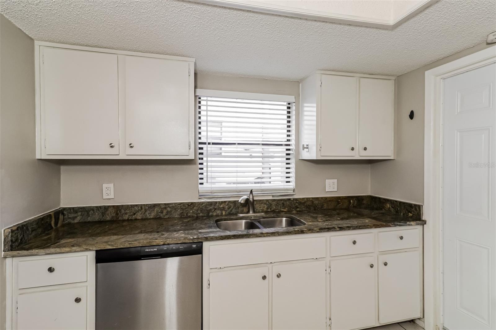 11322 WOLF CT — photo 6