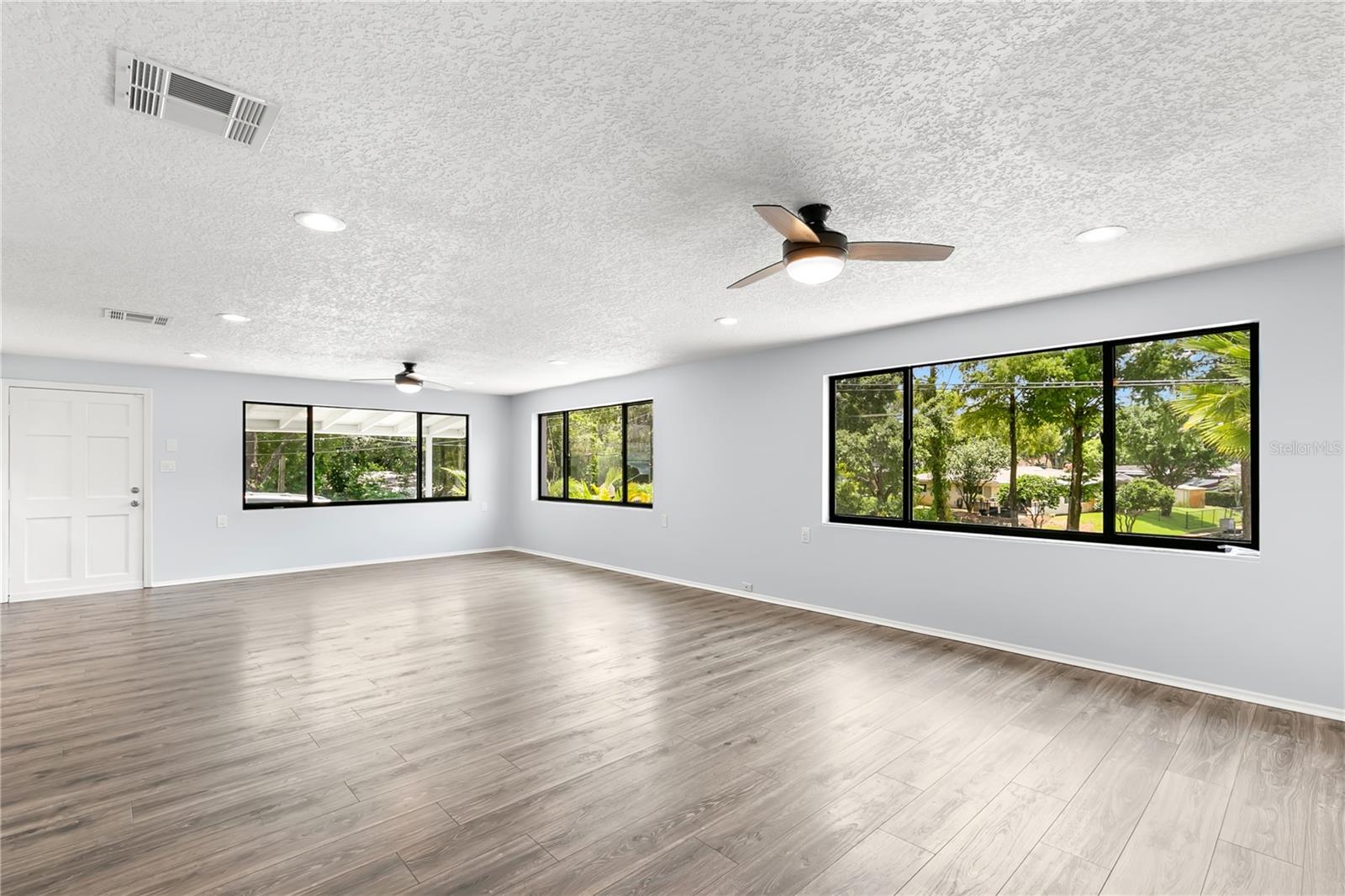 1435 WEGMANN DR — photo 8