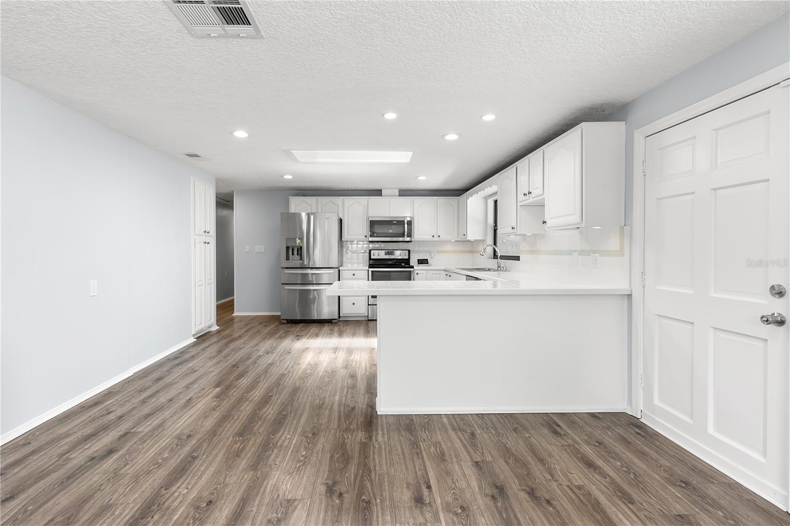 1435 WEGMANN DR — photo 10