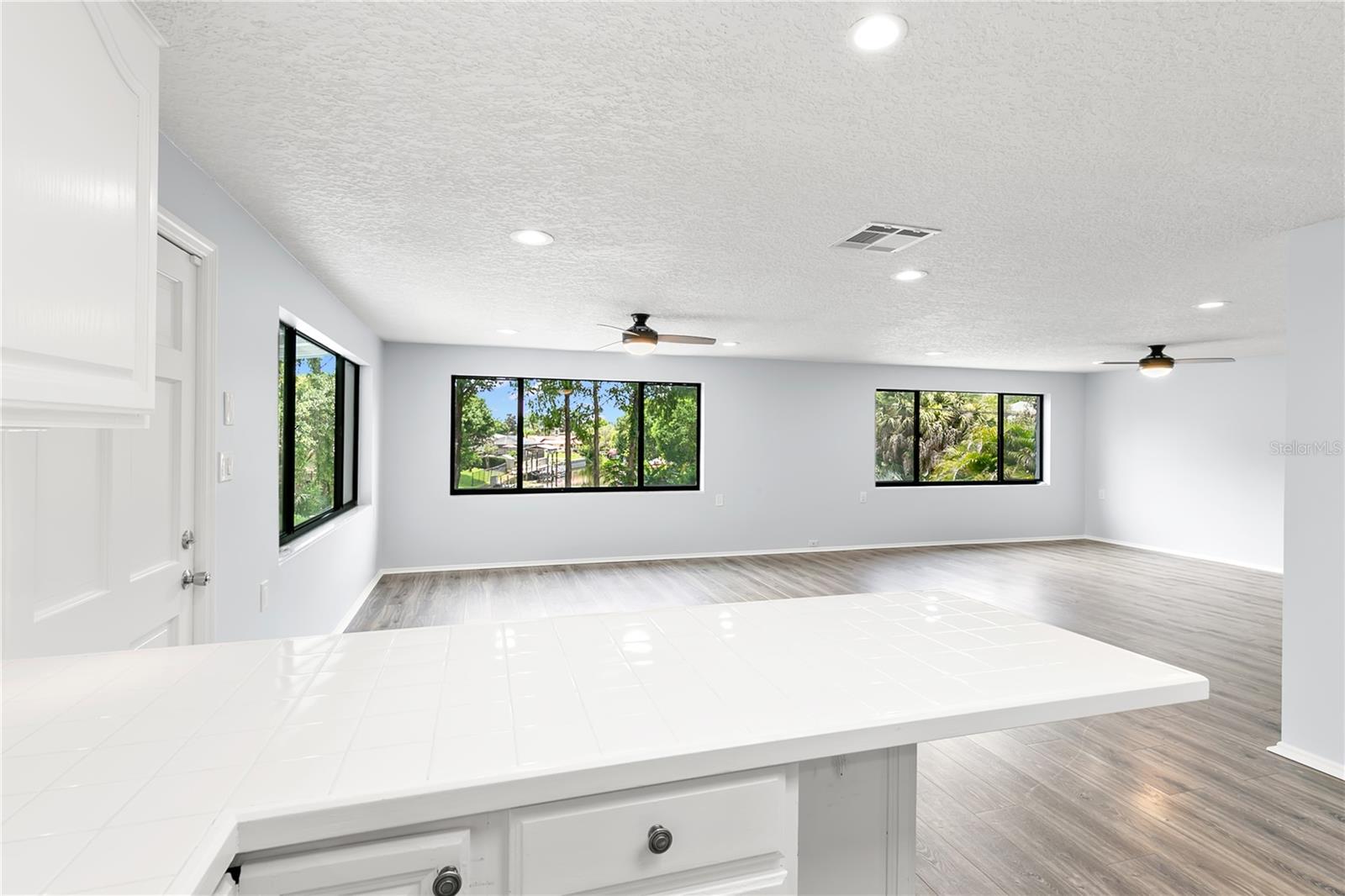 1435 WEGMANN DR — photo 12