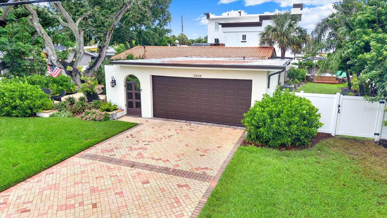 1040 PALM DR — photo 2