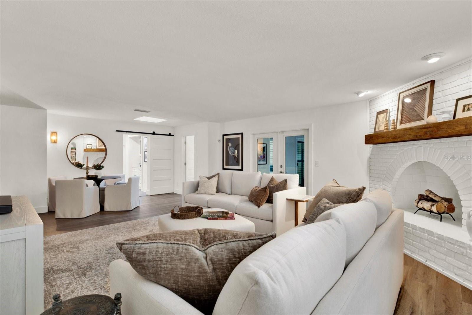 1040 PALM DR — photo 16