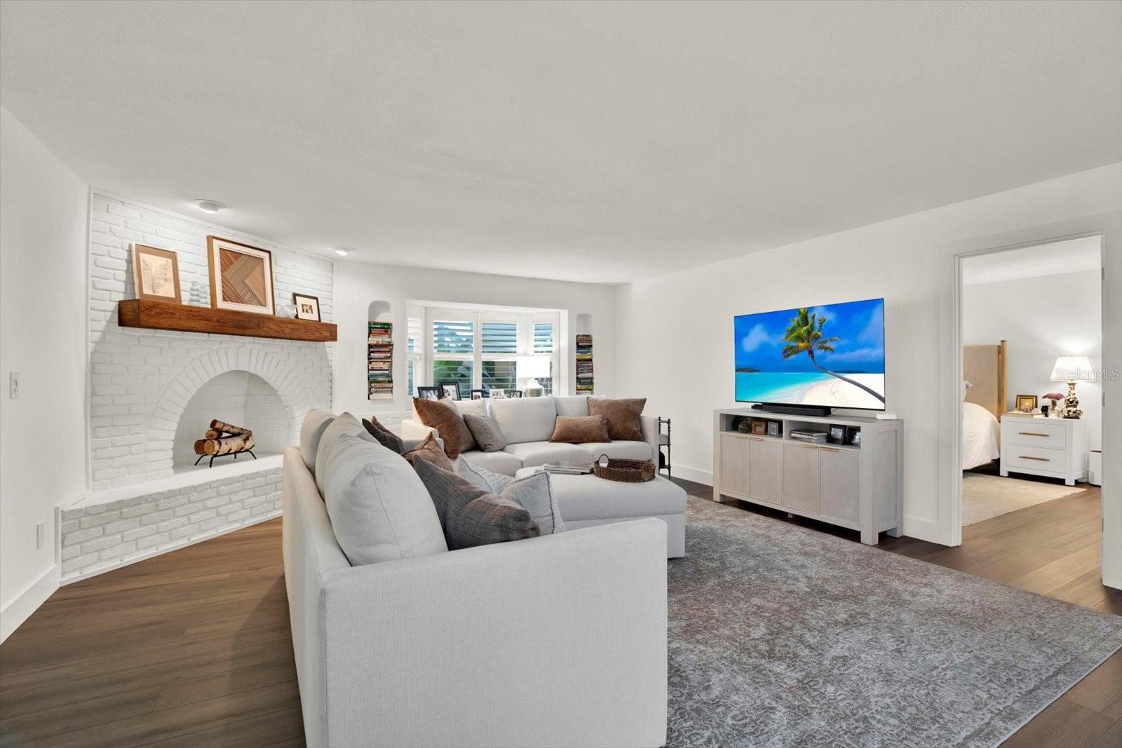 1040 PALM DR — photo 22