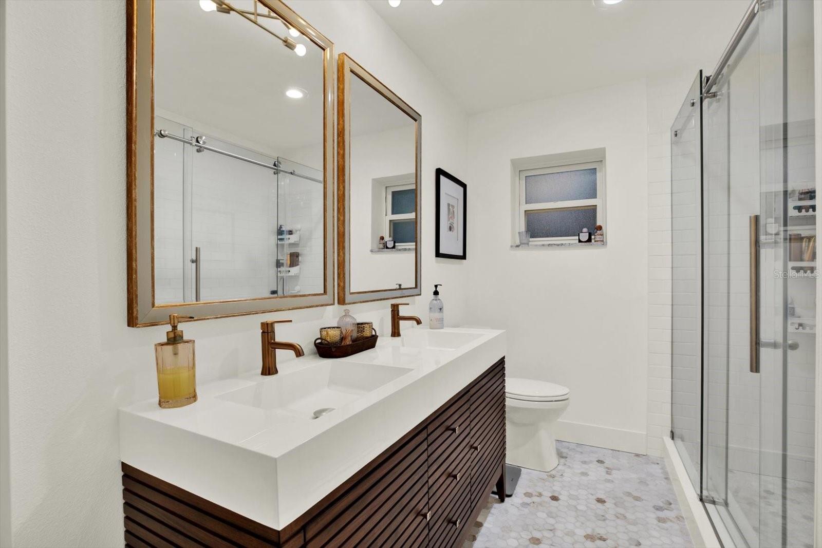 1040 PALM DR — photo 26