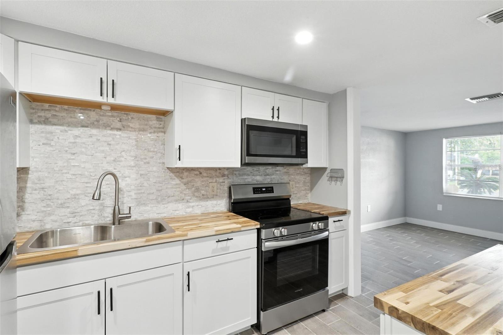 8035 GULF WAY — photo 10