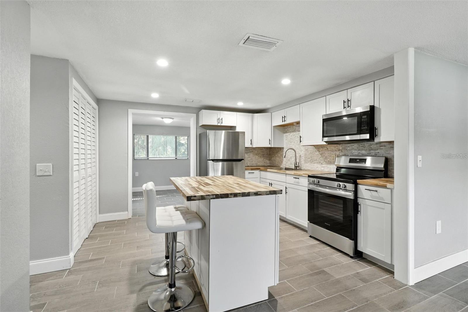 8035 GULF WAY — photo 8
