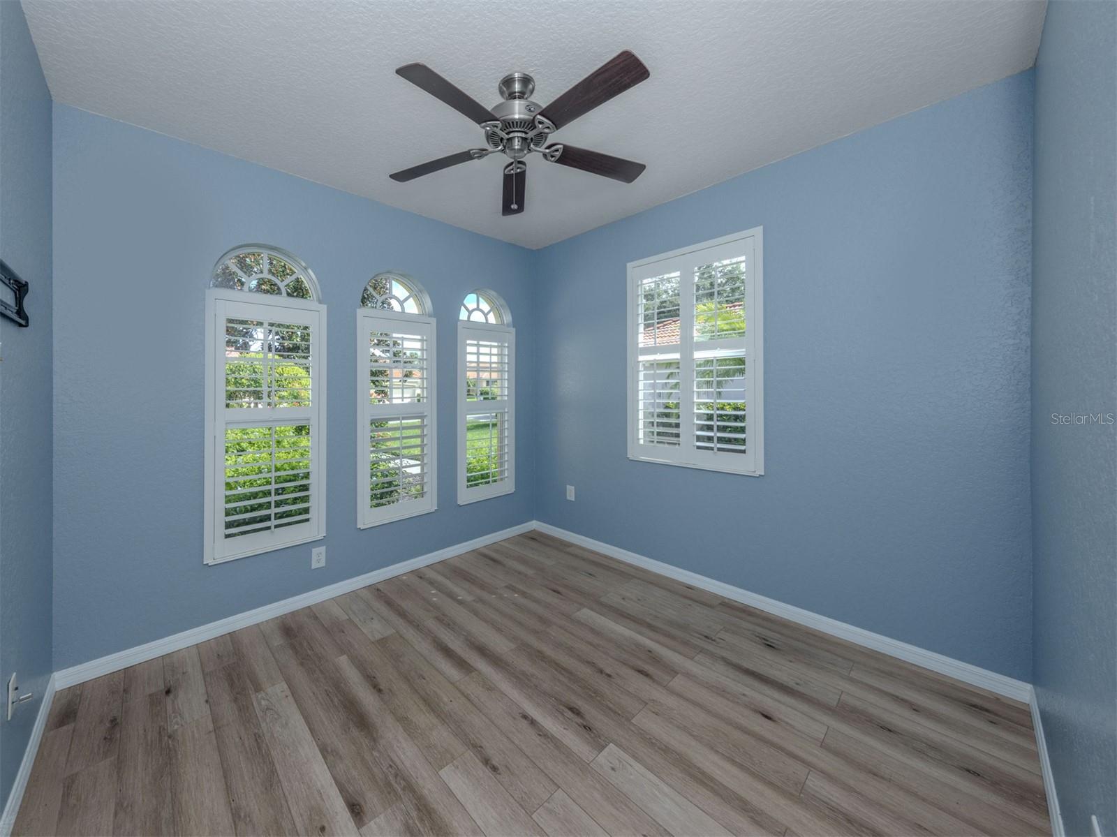 129 TREVISO CT — photo 20