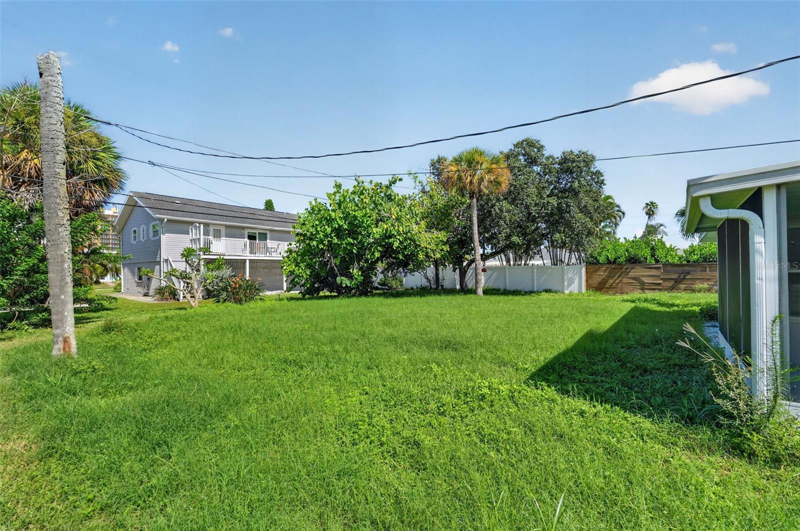 870 NARCISSUS AVE — photo 14
