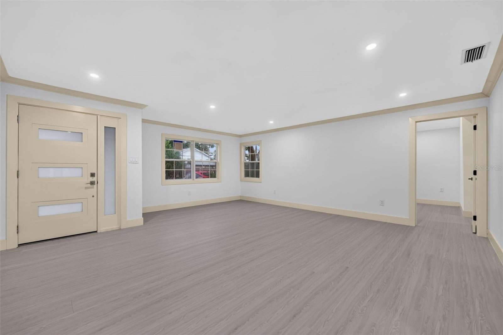 870 NARCISSUS AVE — photo 19