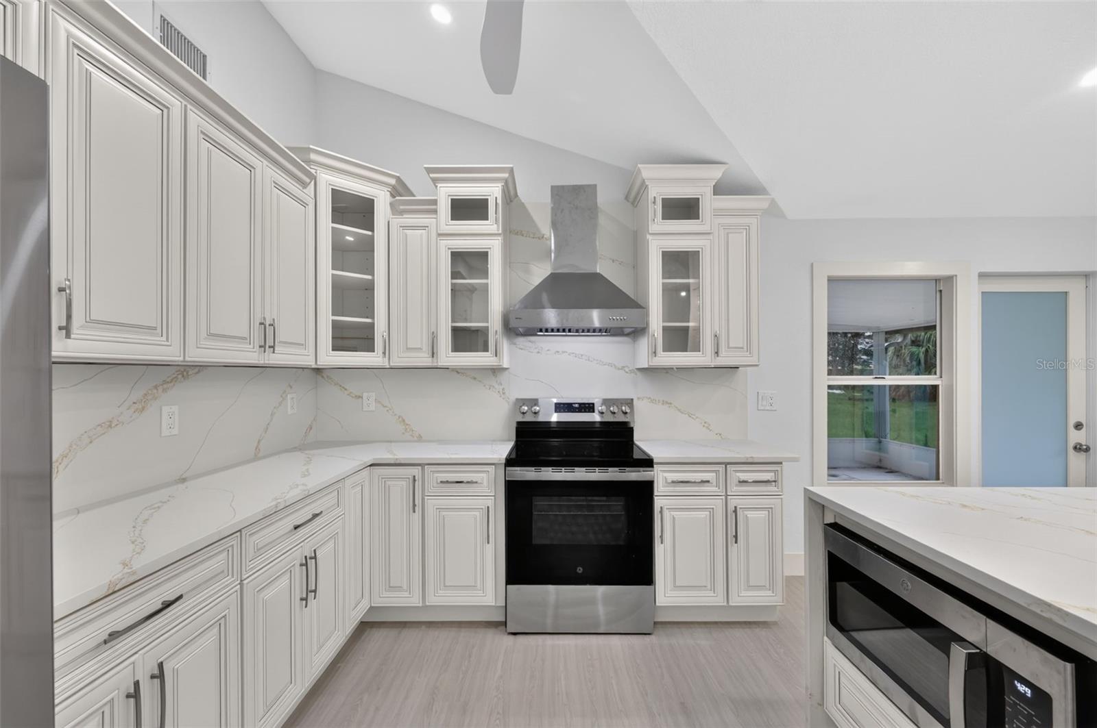 870 NARCISSUS AVE — photo 22