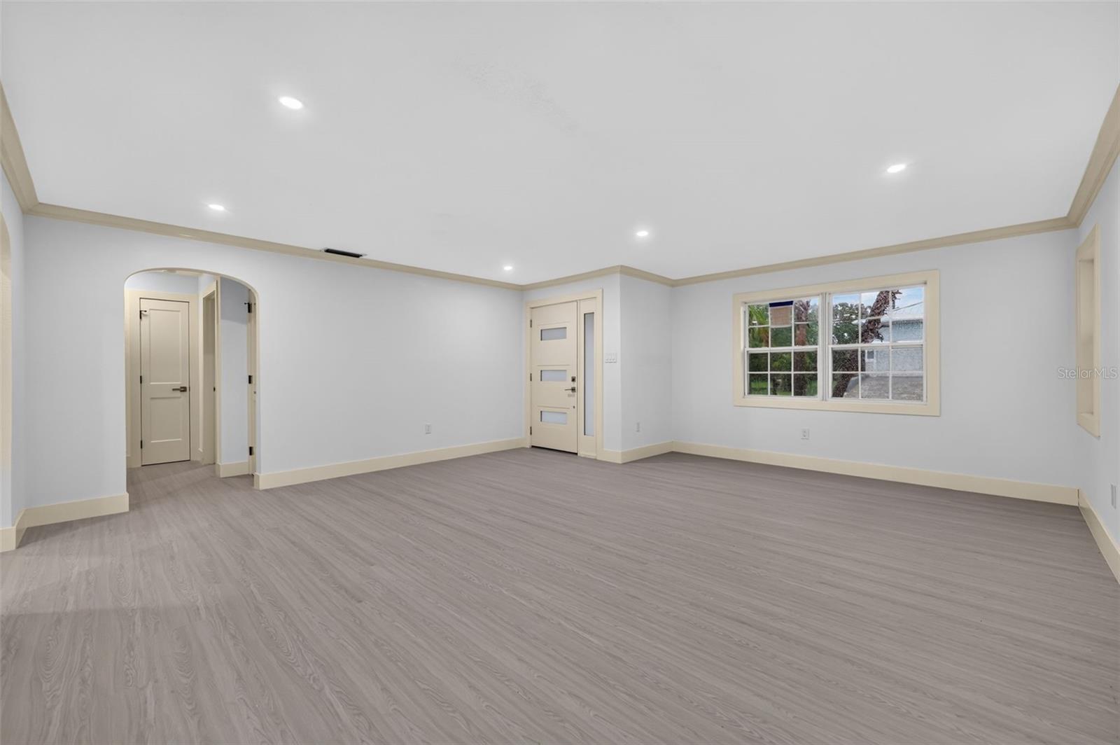 870 NARCISSUS AVE — photo 5