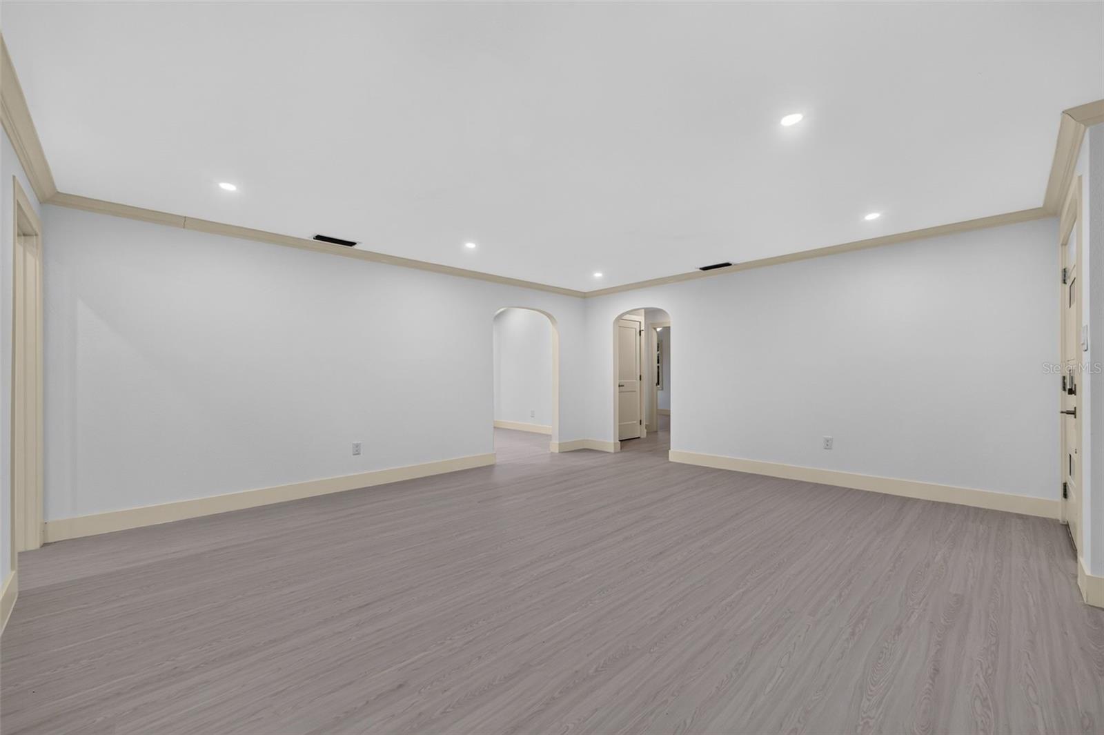 870 NARCISSUS AVE — photo 24