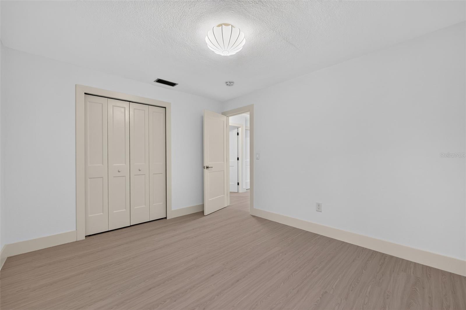 870 NARCISSUS AVE — photo 8