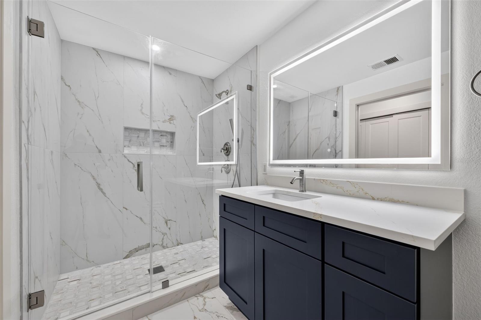 870 NARCISSUS AVE — photo 12