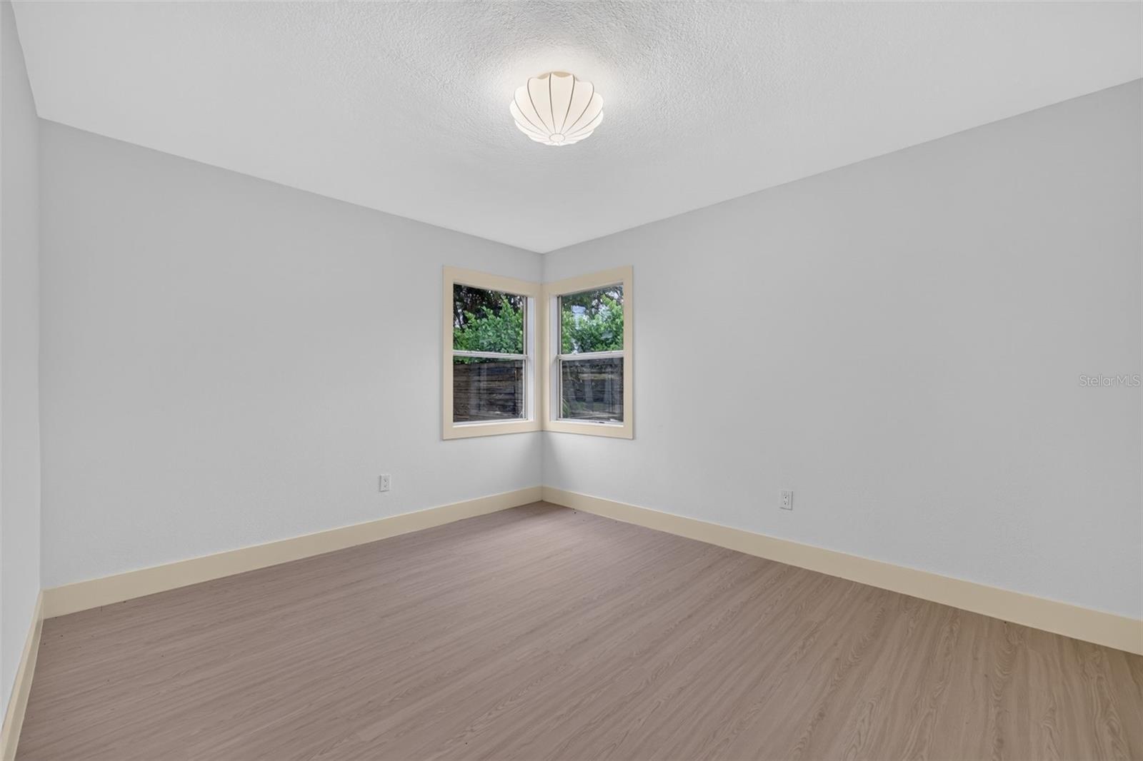 870 NARCISSUS AVE — photo 25
