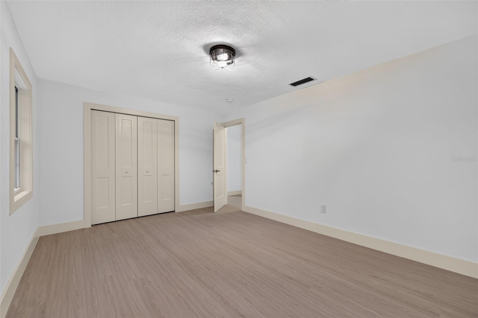 870 NARCISSUS AVE — photo 26