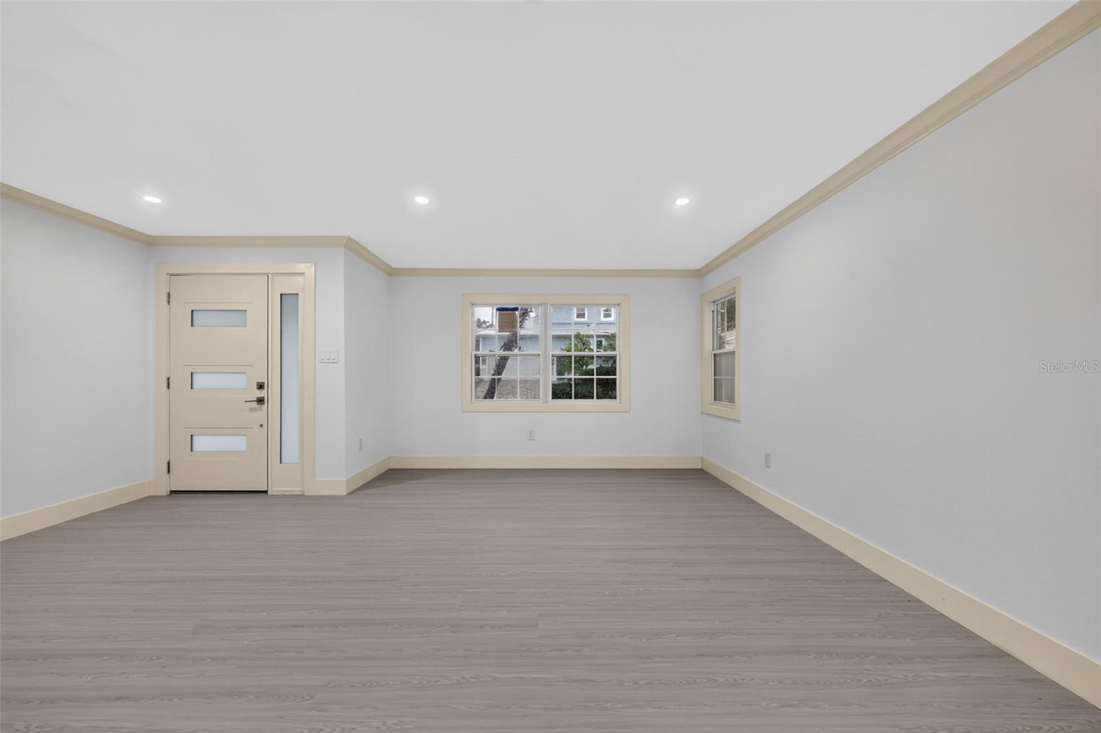 870 NARCISSUS AVE — photo 20