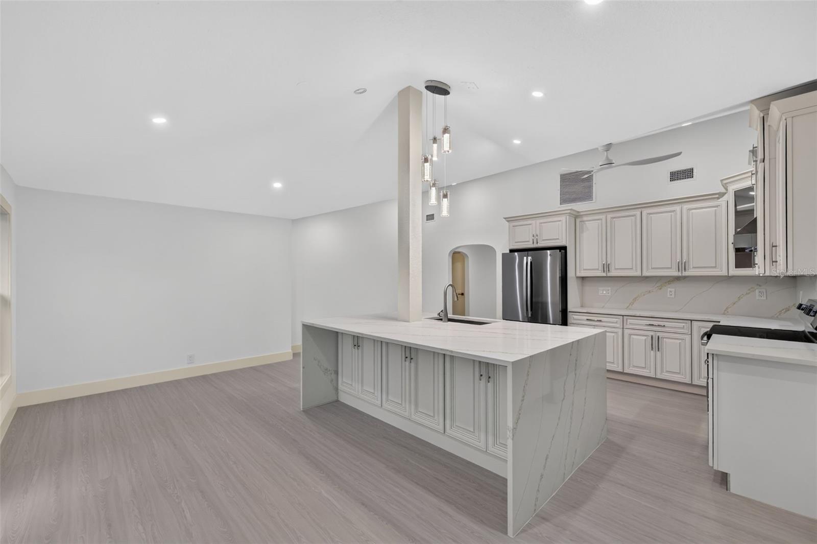 870 NARCISSUS AVE — photo 13