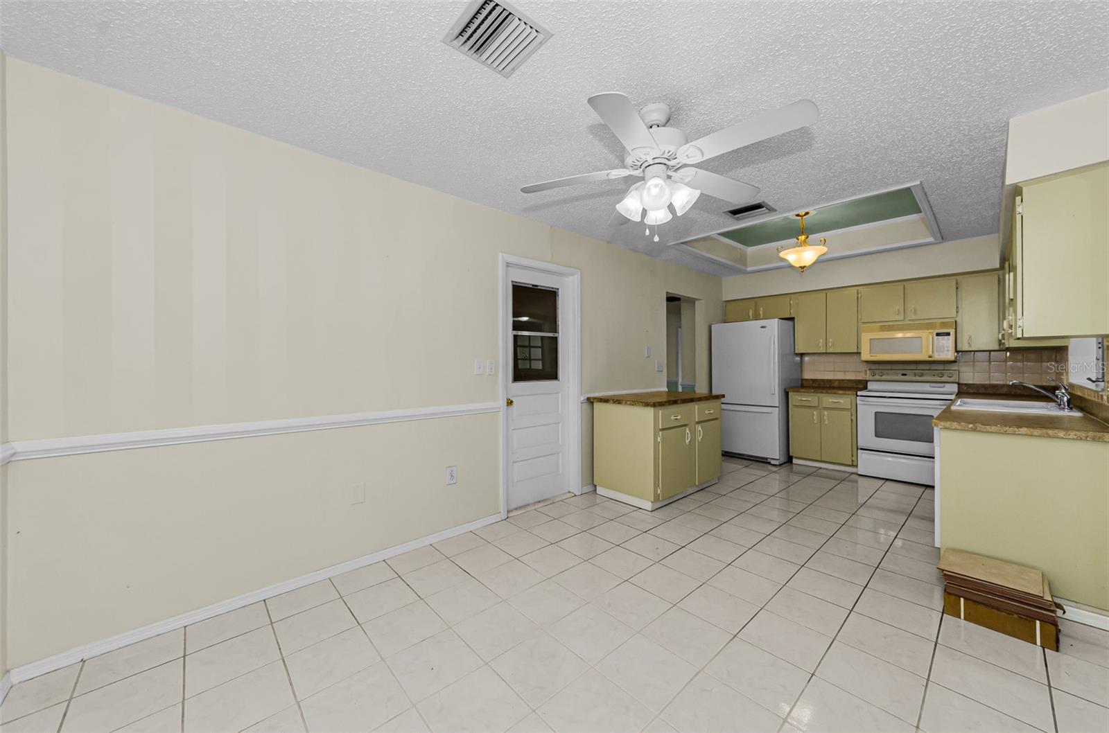 830 CAMBRIDGE CT — photo 18