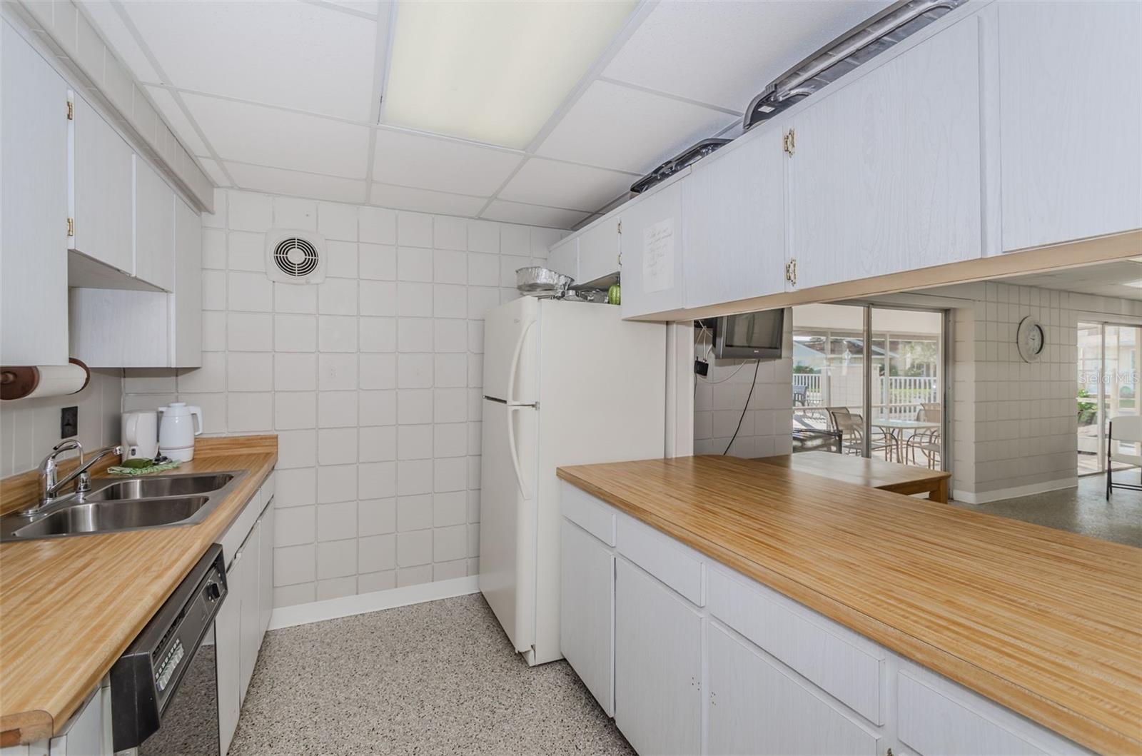 830 CAMBRIDGE CT — photo 44