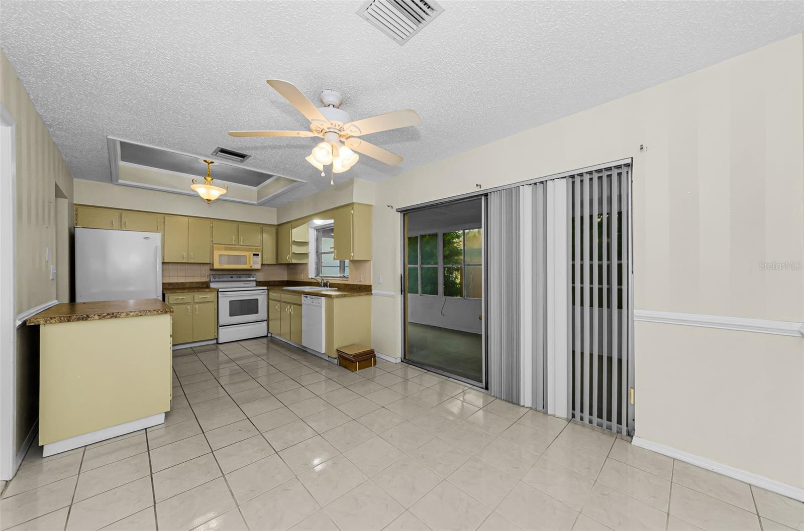 830 CAMBRIDGE CT — photo 17