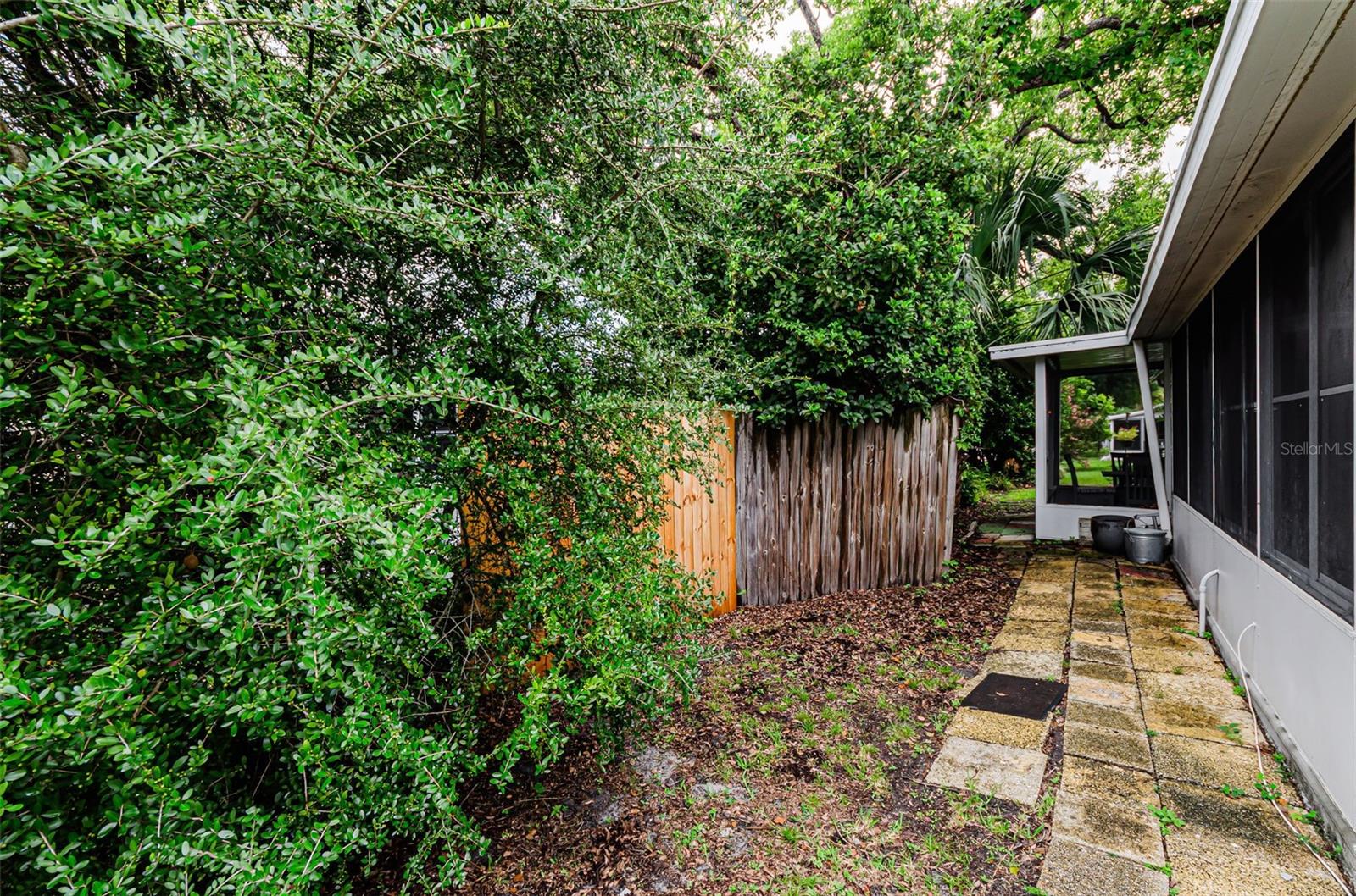 830 CAMBRIDGE CT — photo 33