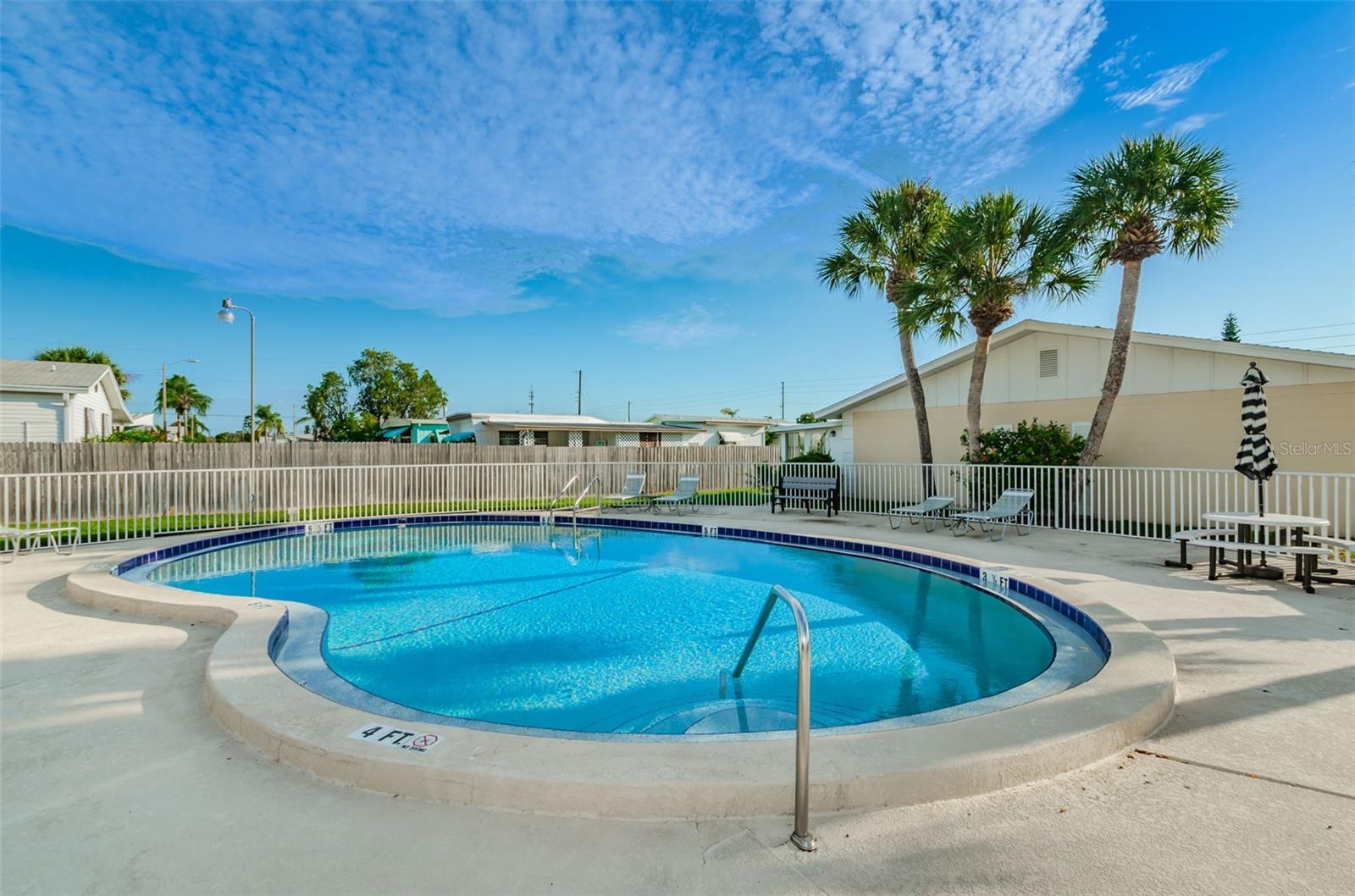 830 CAMBRIDGE CT — photo 40