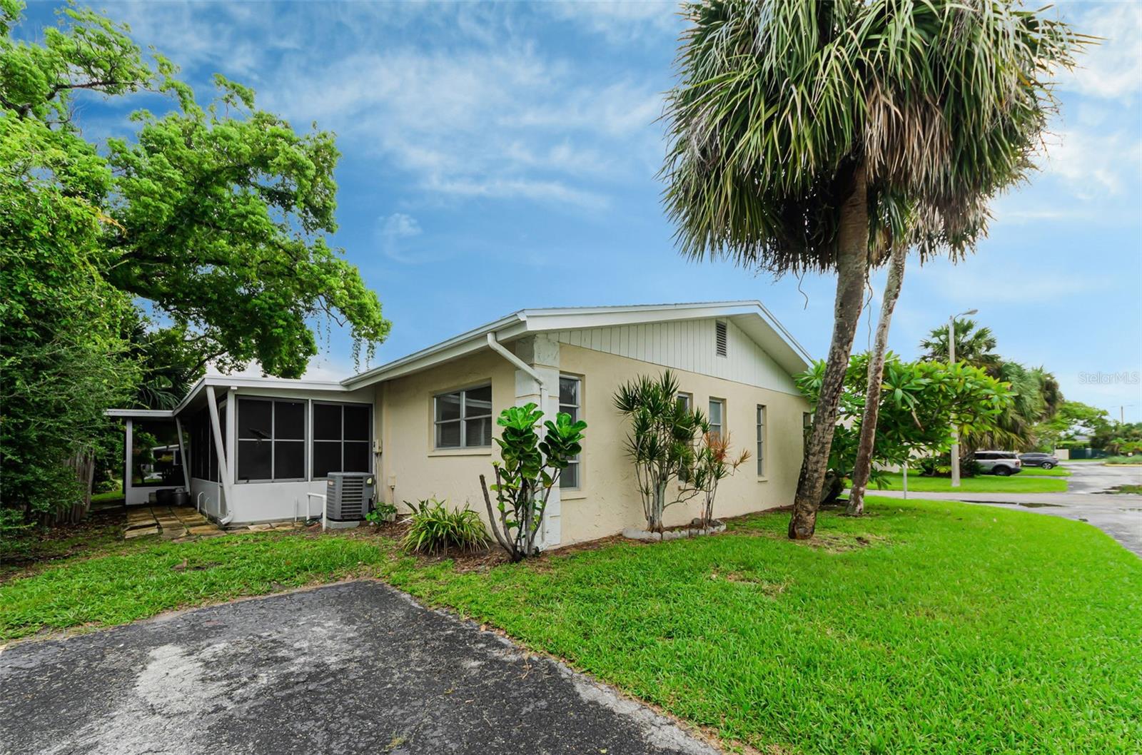 830 CAMBRIDGE CT — photo 32
