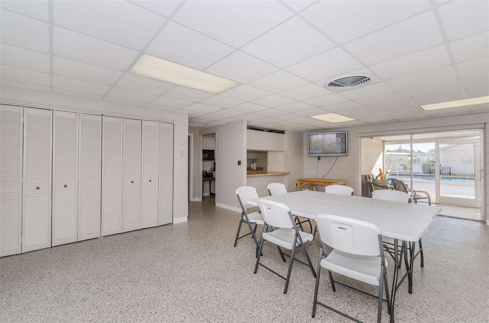 830 CAMBRIDGE CT — photo 43