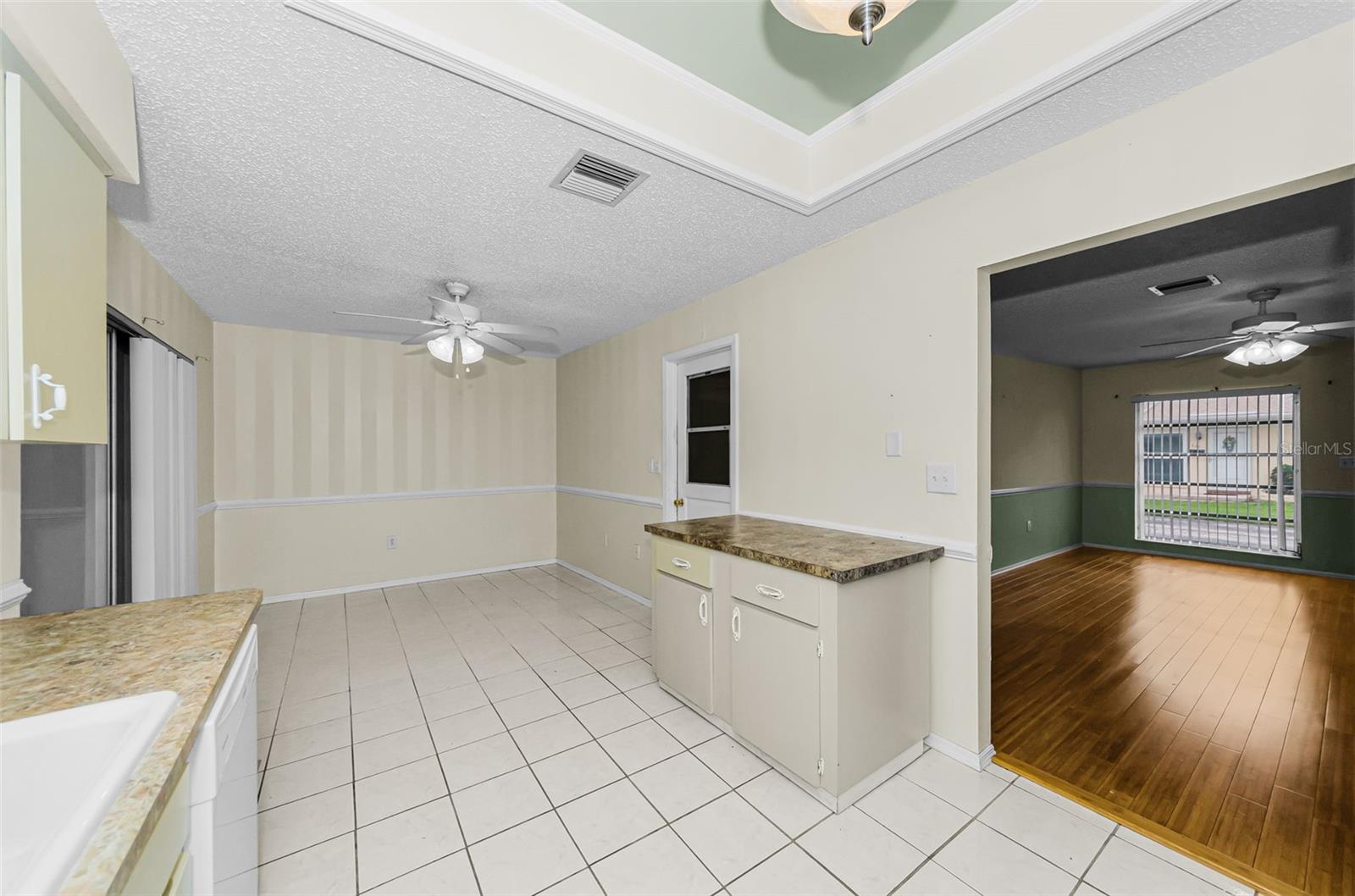 830 CAMBRIDGE CT — photo 14