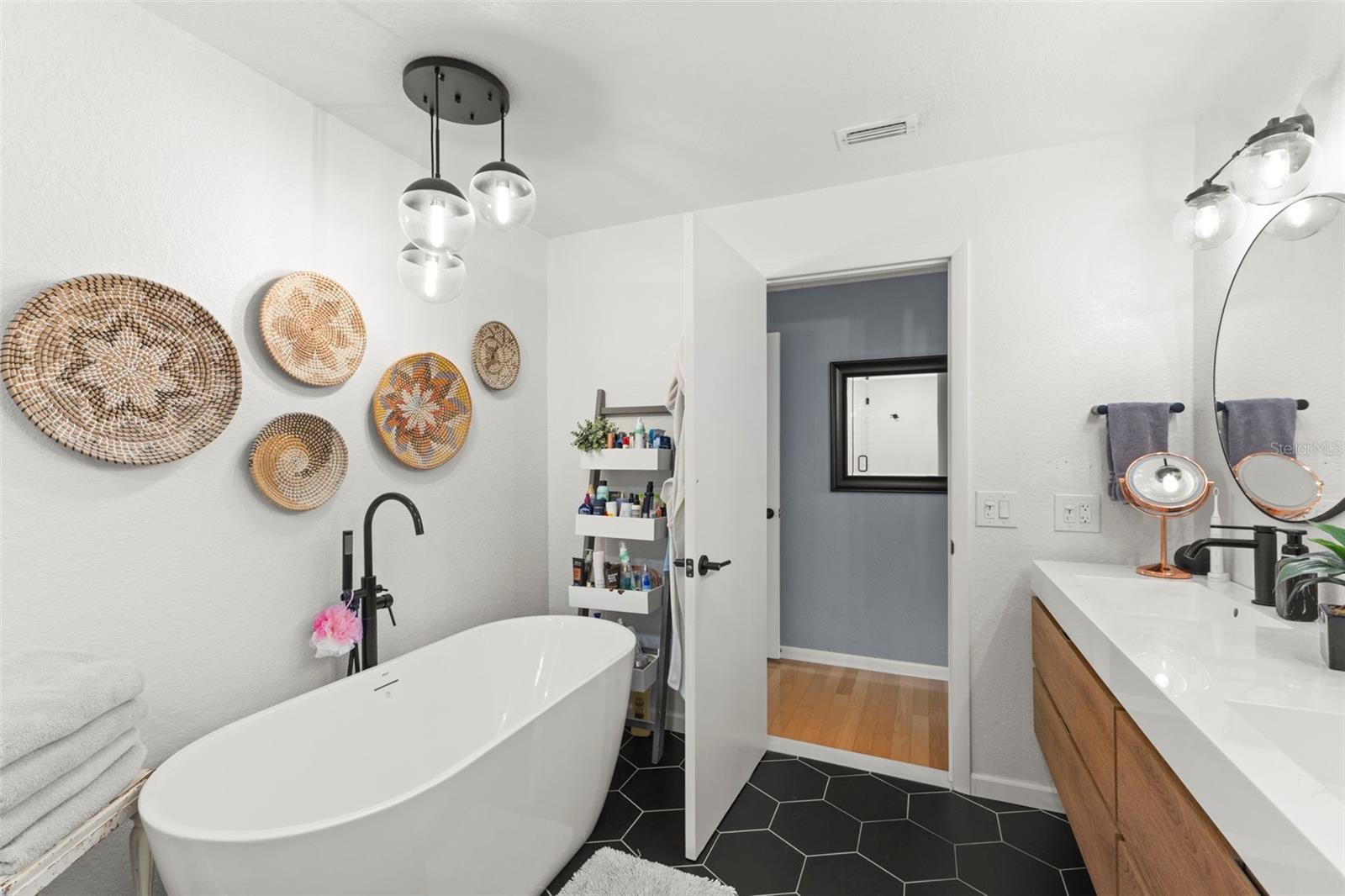 93 S CANAL DR — photo 28