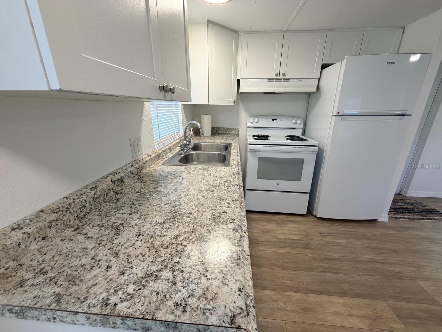 6811 ROCHELLE AVE #7 — photo 2
