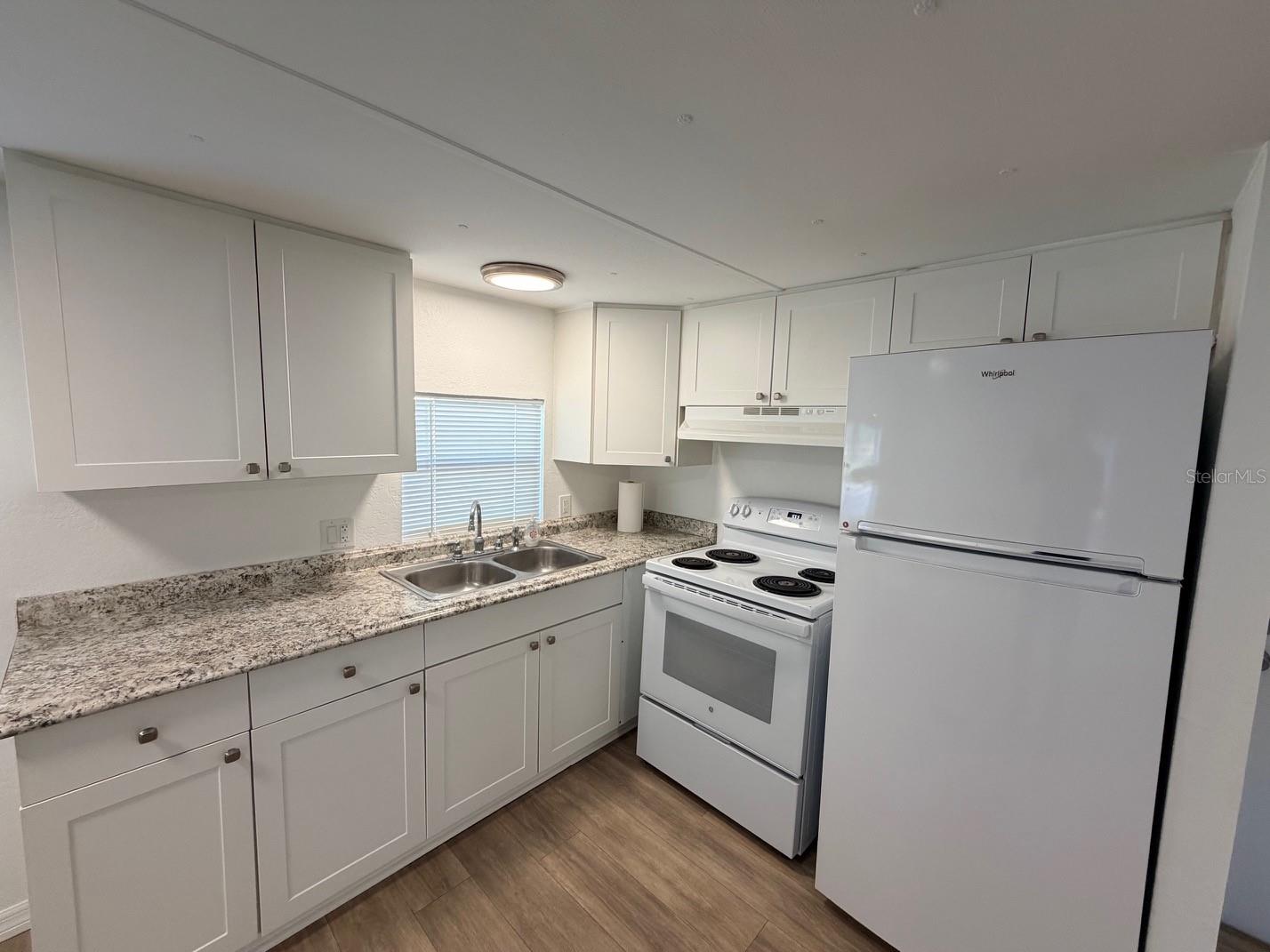 6811 ROCHELLE AVE #7 — photo 3