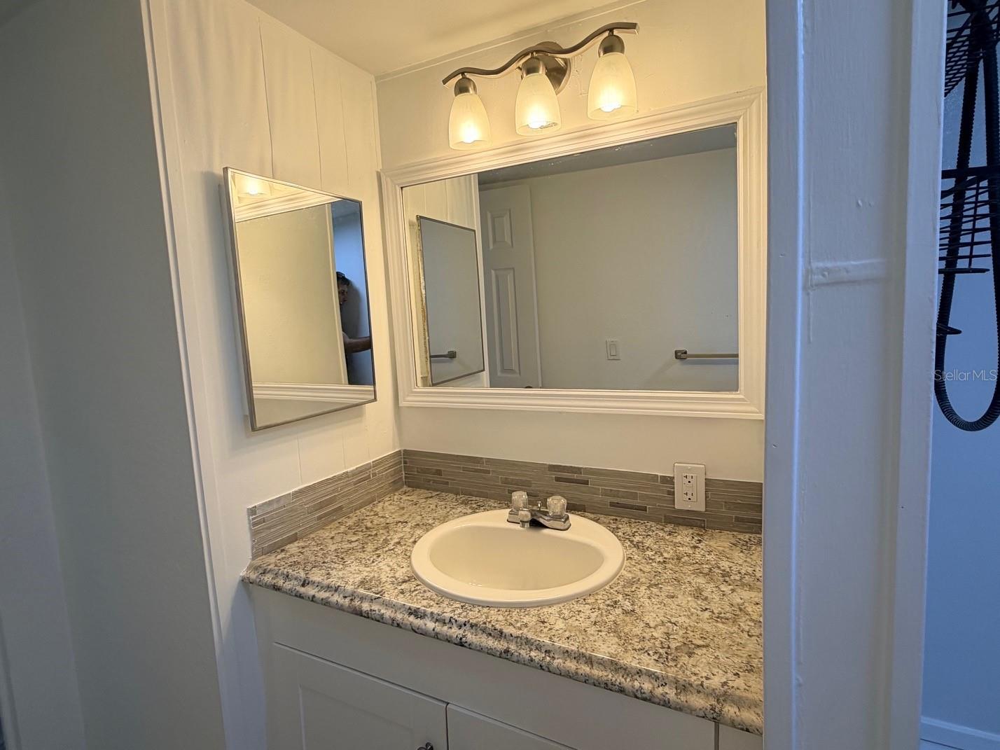 6811 ROCHELLE AVE #7 — photo 16