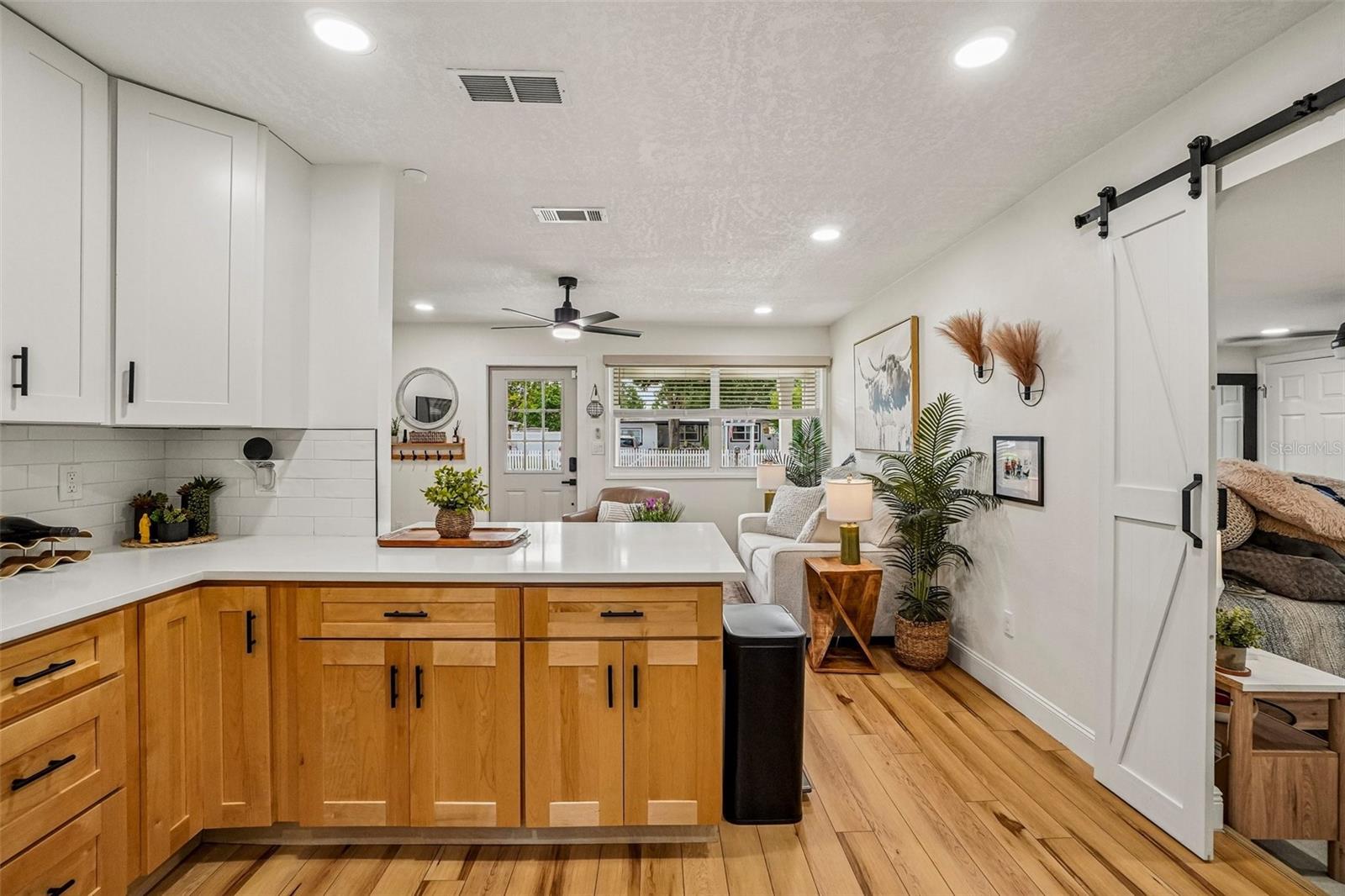 4703 W WALLACE AVE — photo 10
