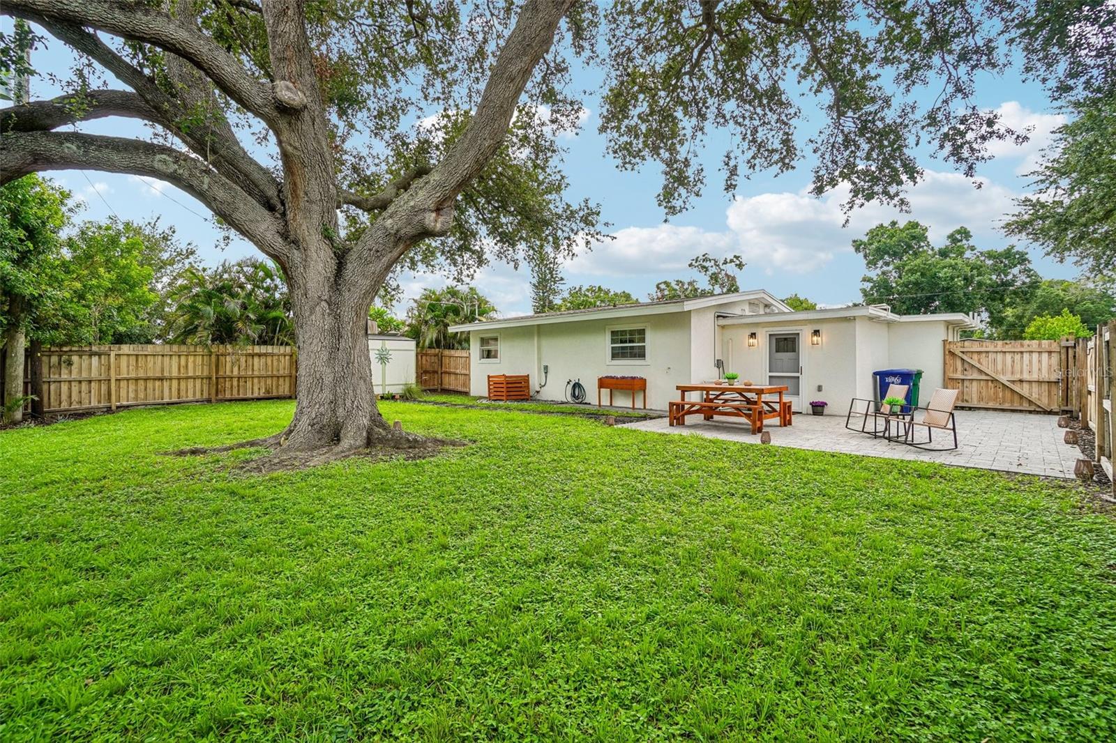 4703 W WALLACE AVE — photo 3