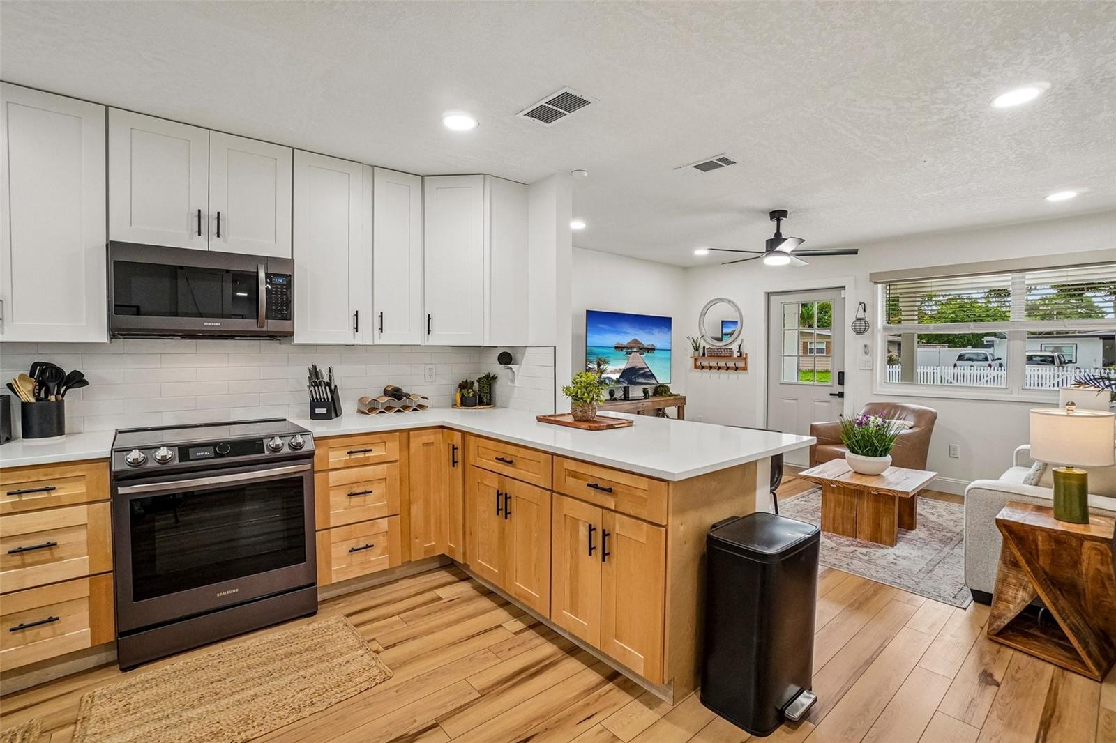 4703 W WALLACE AVE — photo 9