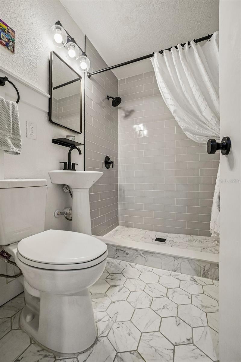 4703 W WALLACE AVE — photo 26