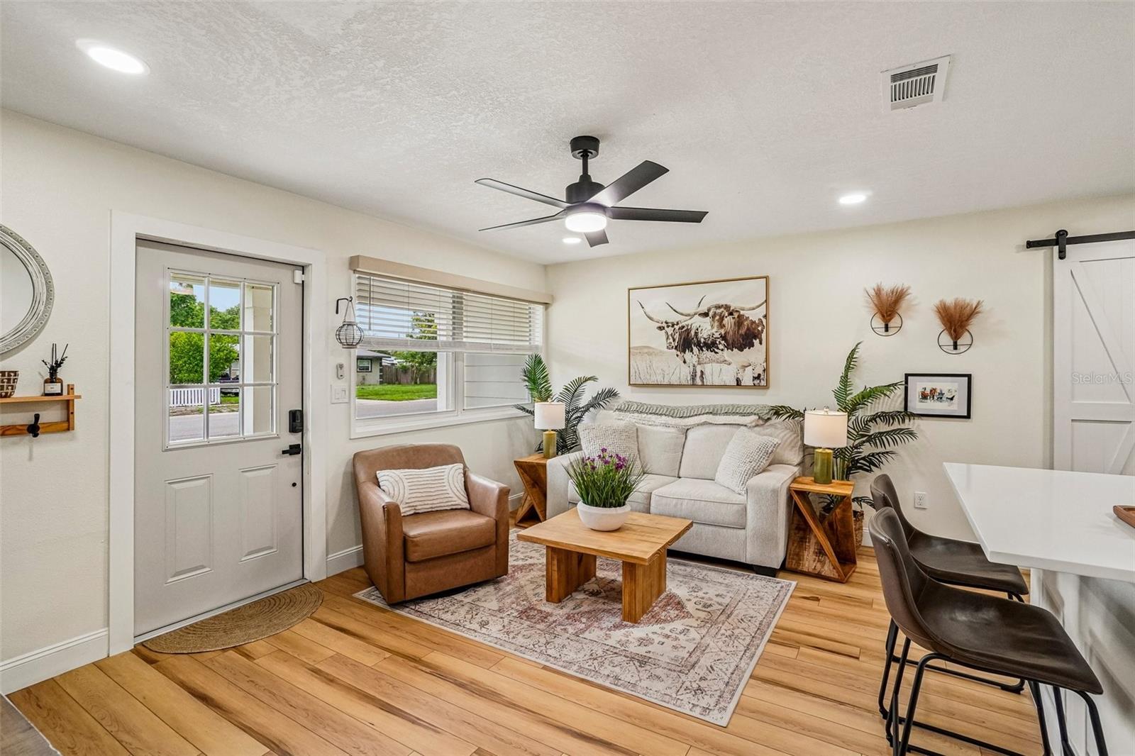 4703 W WALLACE AVE — photo 4