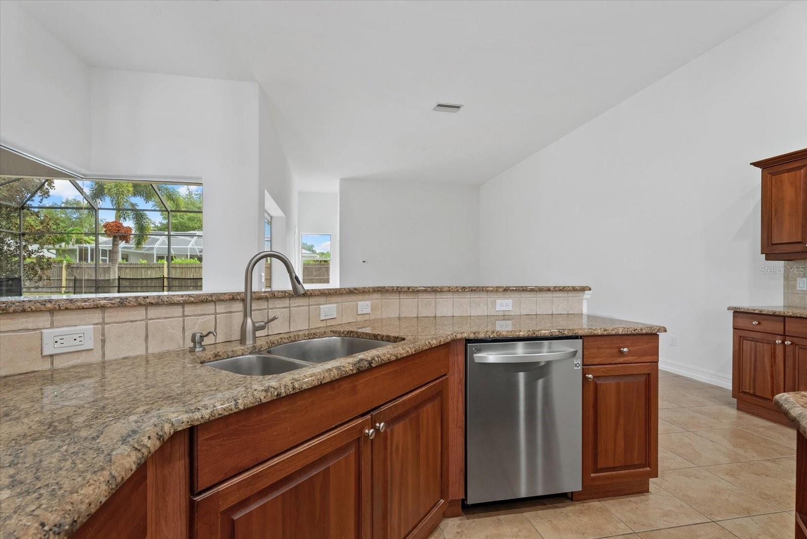 7595 TRILLIUM BLVD — photo 17