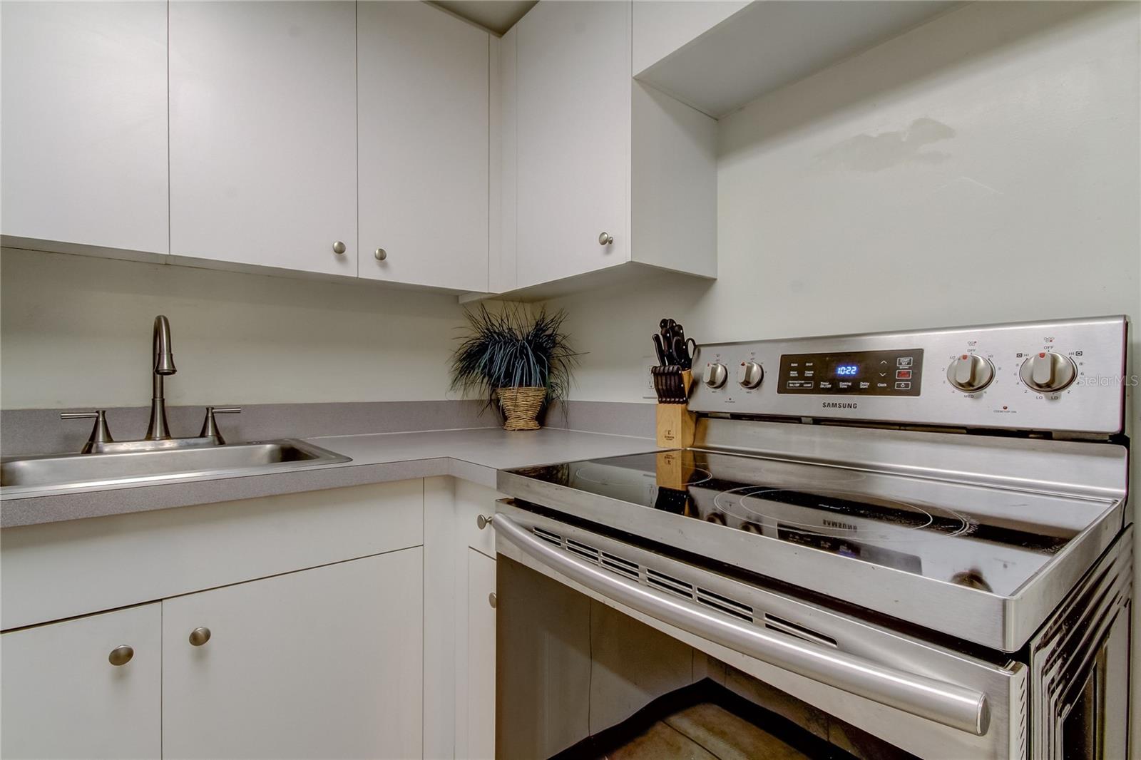 880 MANDALAY AVE #604 — photo 8