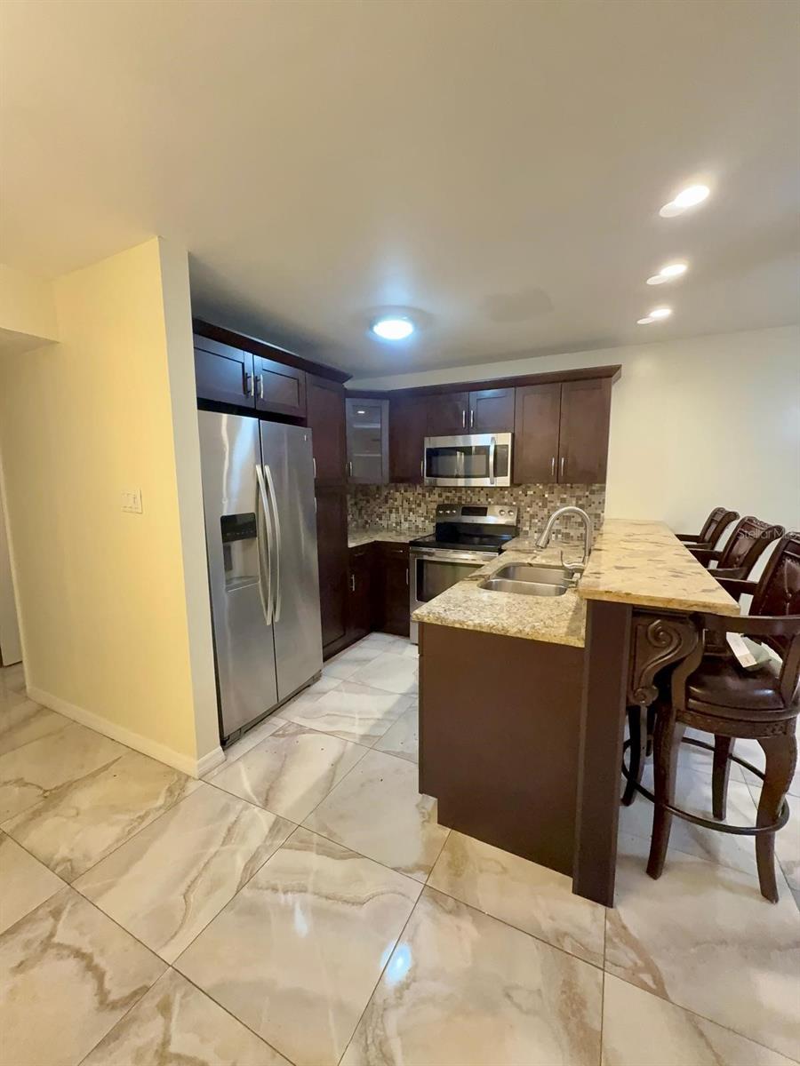 9109 W HILLSBOROUGH AVE #J109 — photo 4