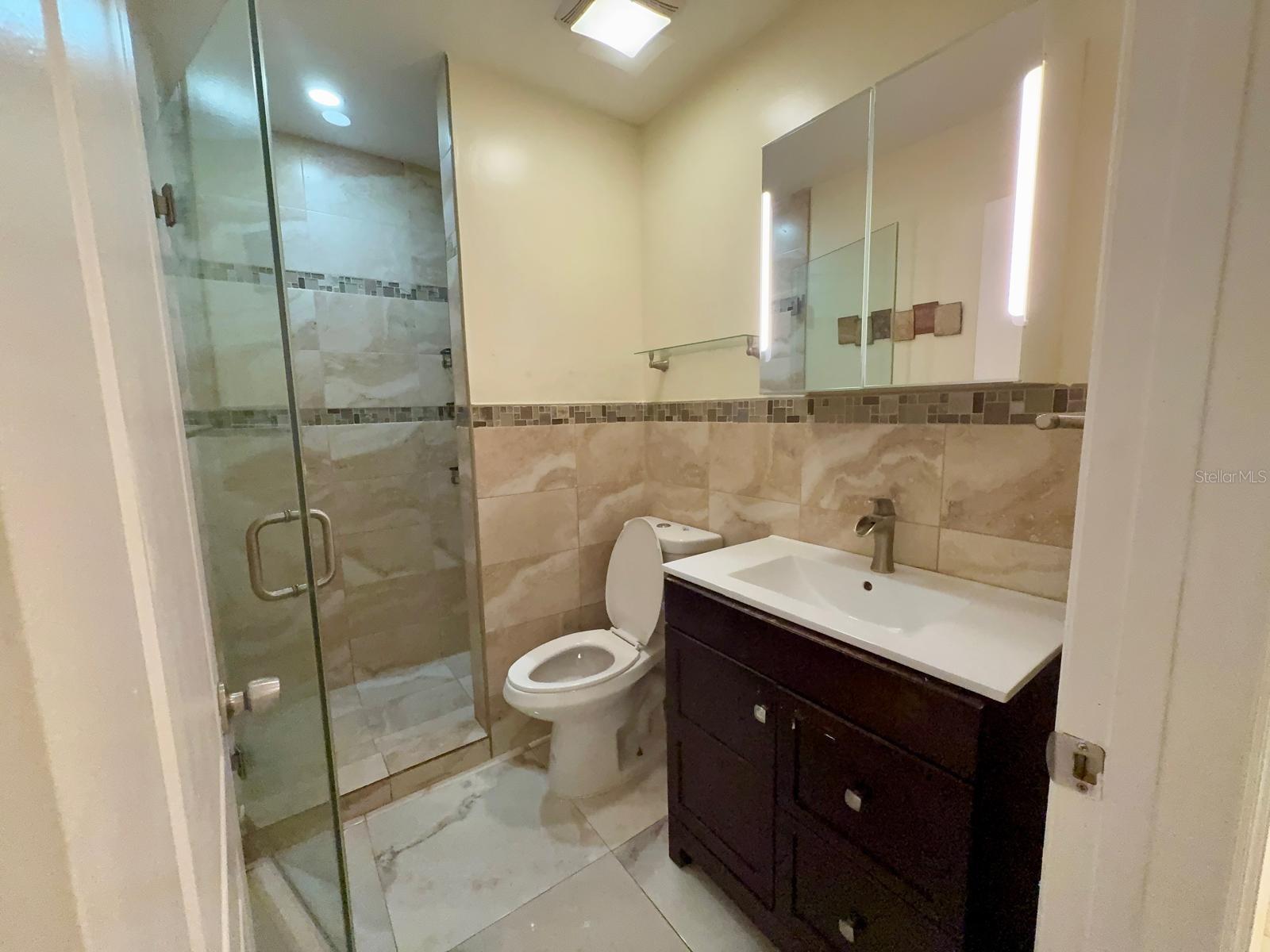 9109 W HILLSBOROUGH AVE #J109 — photo 7