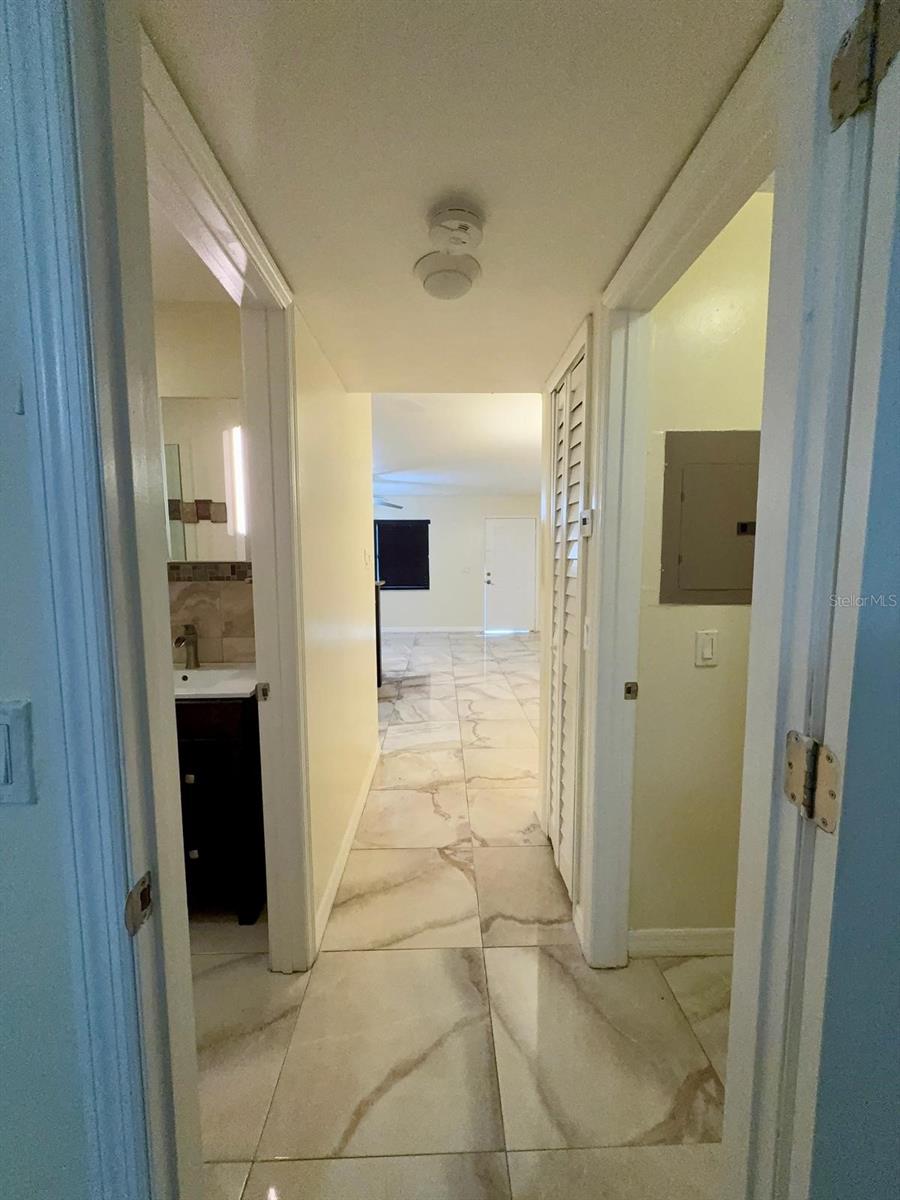 9109 W HILLSBOROUGH AVE #J109 — photo 9