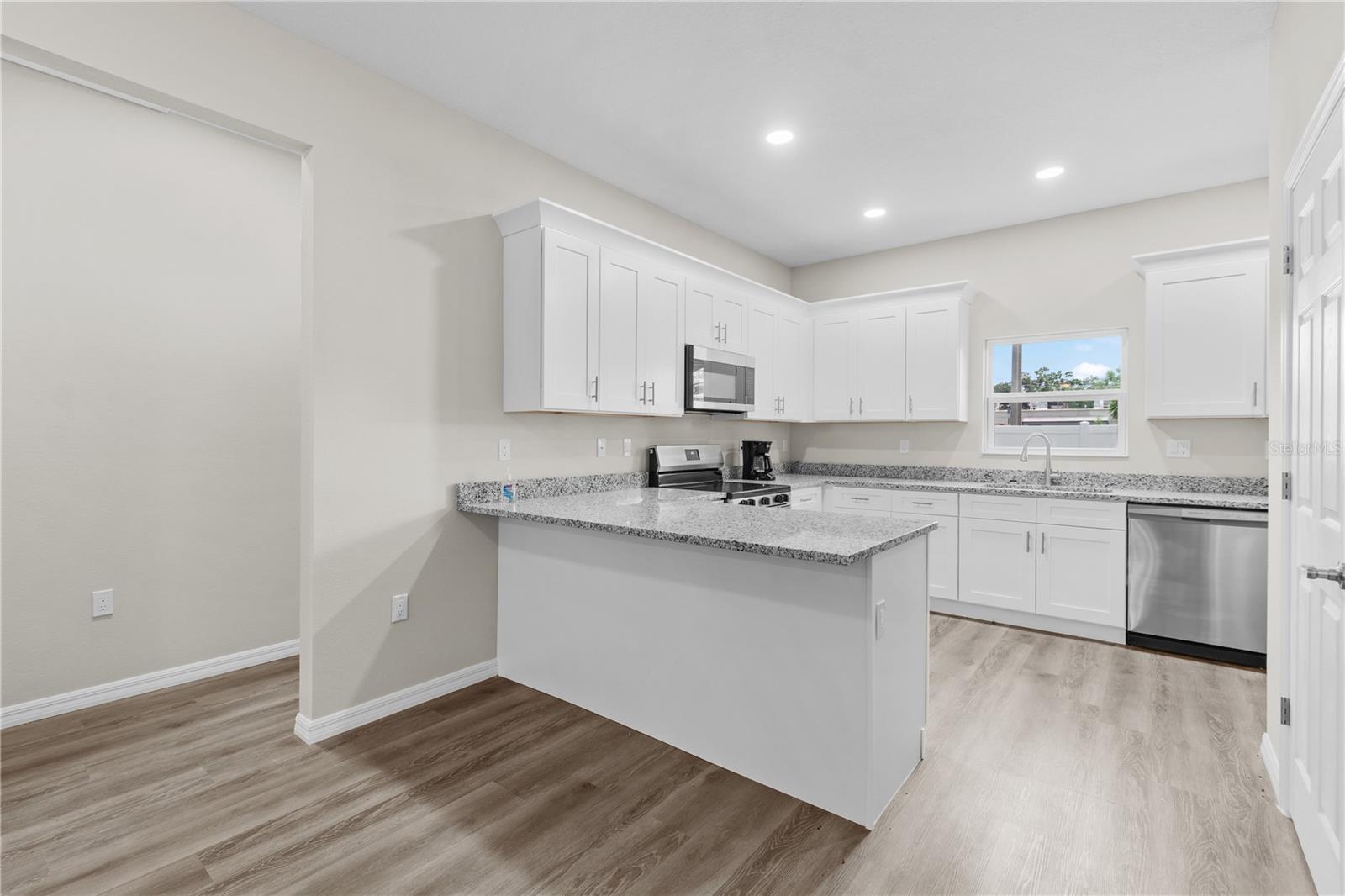 5017 FINDERS CT — photo 8
