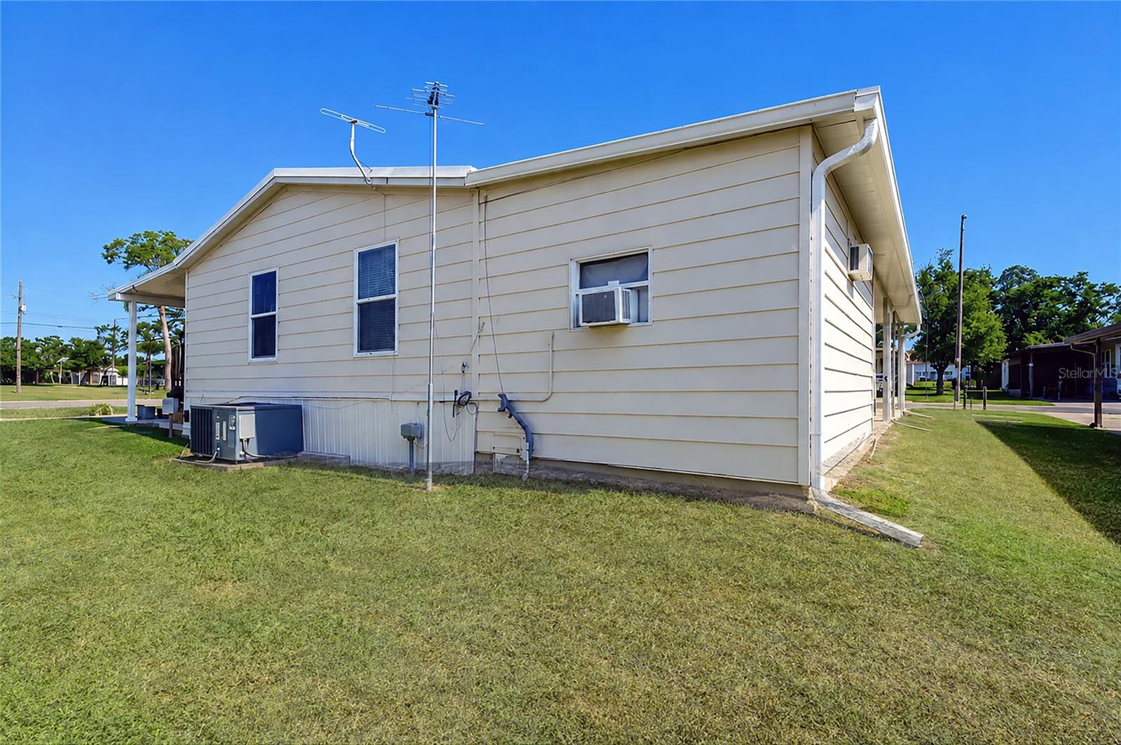 10151 HAMP DR — photo 44