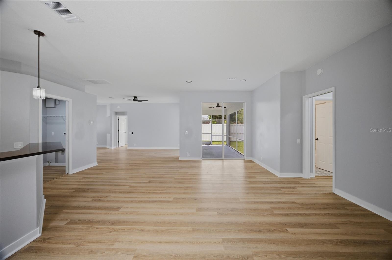 518 HUNTER LN — photo 17
