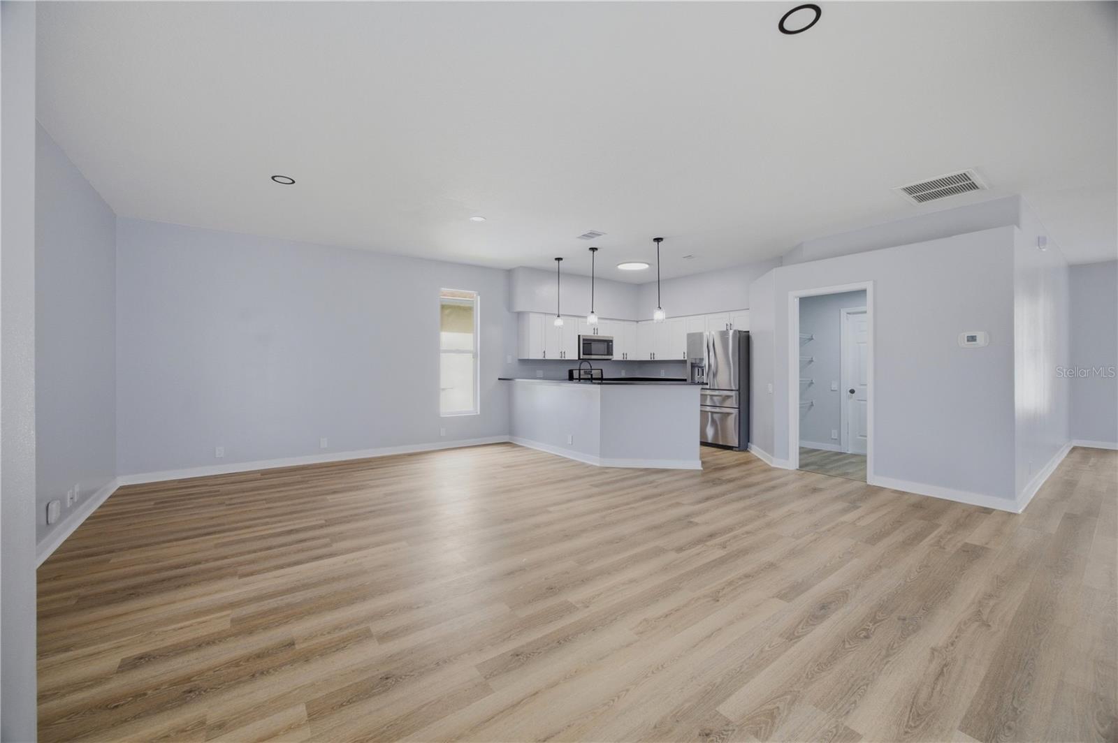 518 HUNTER LN — photo 14